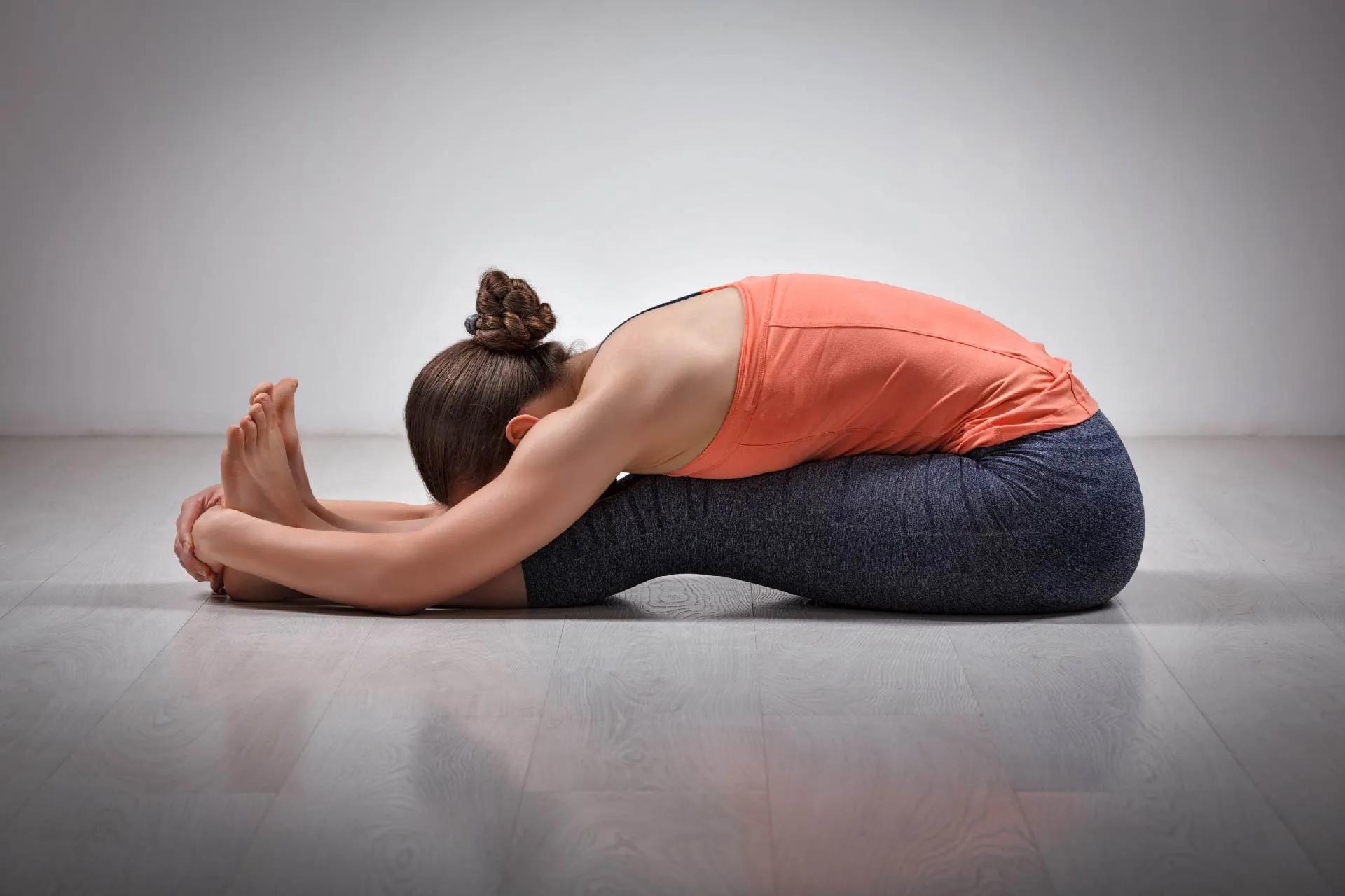 Paschimottanasana: Benefits, Precautions and Steps to Do It